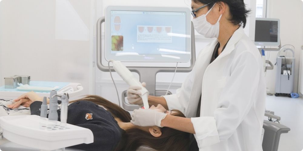 ブラーバの初回検診の内容(3Dスキャナで歯型の採取)