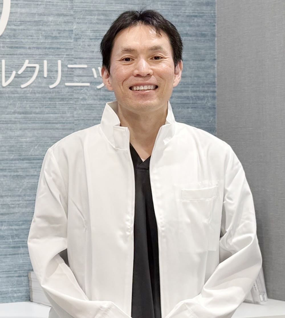 池袋DDデンタルクリニック 院長<br />
歯科医師 梶山晋介<br />
<br />
2002年 神奈川歯科大学卒業<br />
2002年 関東一般歯科、矯正歯科医院にて勤務<br />
2025年 池袋DDデンタルクリニック開設<br />
【資格】<br />
インビザラインドクター<br />
【所属学会】<br />
日本デジタル矯正歯科学会・成人矯正学会・舌側矯正学会
