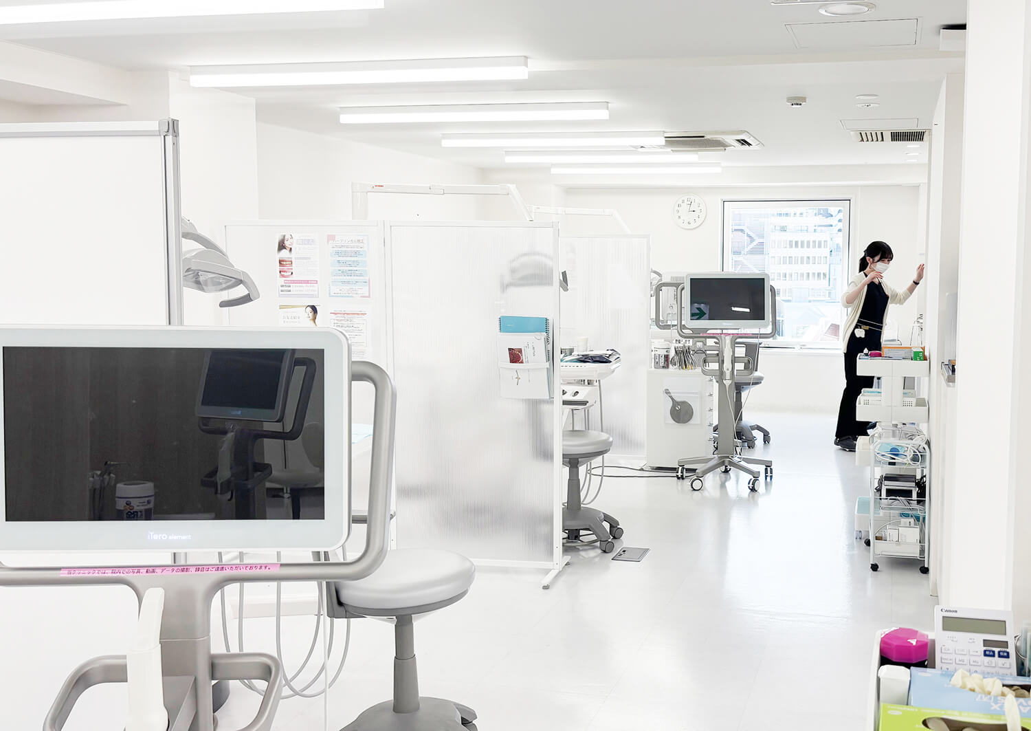 歯科医師による診察・カウンセリング・治療計画を聞く