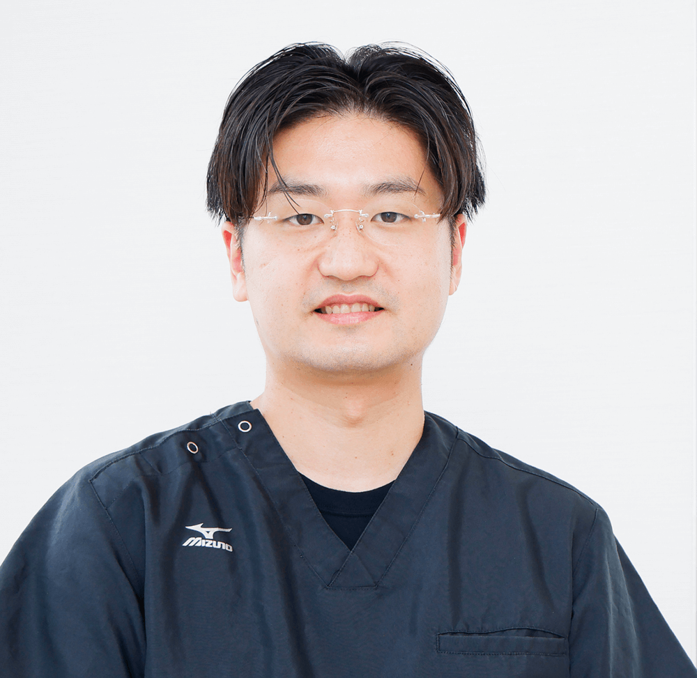 京都四条矯正歯科クリニック 院長<br />
歯科医師 久保典生<br />
<br />
2012年 日本大学 歯学部卒業<br />
2013年 関西一般・矯正歯科医院にて勤務医、分院長として勤務<br />
2025年 京都四条矯正歯科クリニック 院長就任
