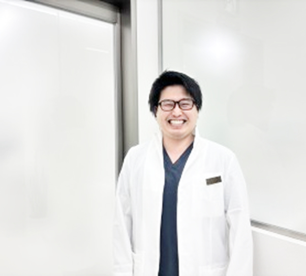 大宮駅前矯正歯科クリニック 院長<br />
歯科医師　中原大策